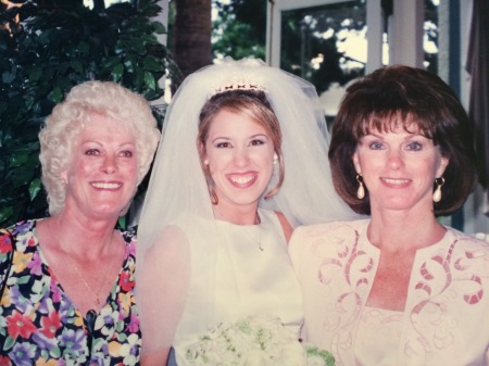 Betty Willard (L) and Linda Willard (R)