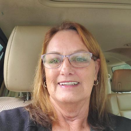 Linda Curtis's Classmates® Profile Photo