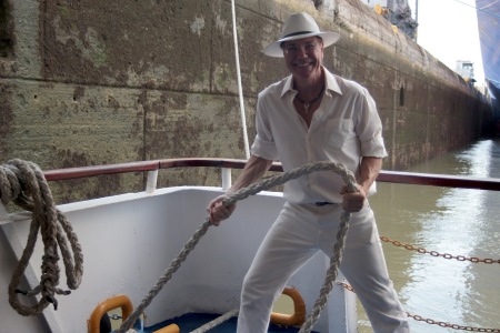 Holding boat position inside Panama Canal 2016