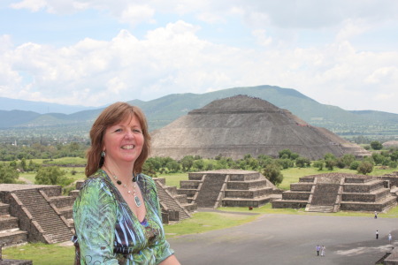 Teotihuacan - visiting Sun and Moon Pyramids