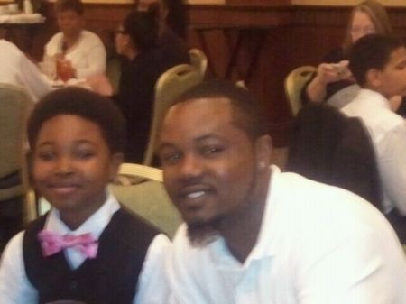 Bobby Jr. and his son Zahnique at a Star award