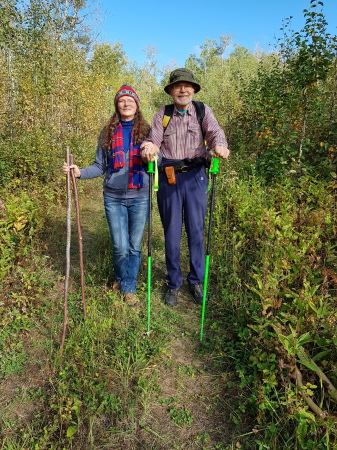 Wifey & i trail thru the bush