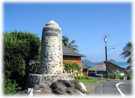 Entrance to Lanikai, Obelisk