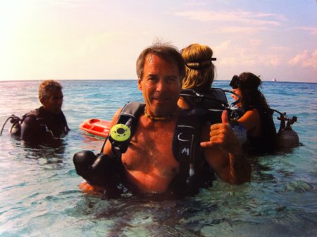 Joe diving with the ladies, Cozumel Mx.