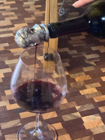 Donald trump wine pourer