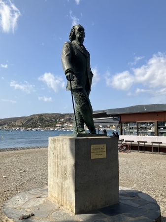 Statue of Salvador Dalí beach-side at Cadaqués