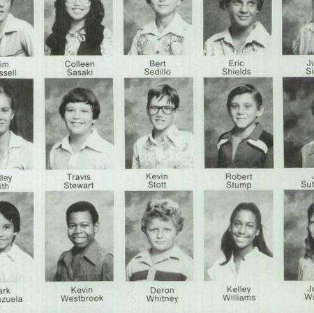 Kelly Williams Roberts' Classmates profile album