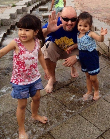 Jeremy and his girls in water park (Korea)