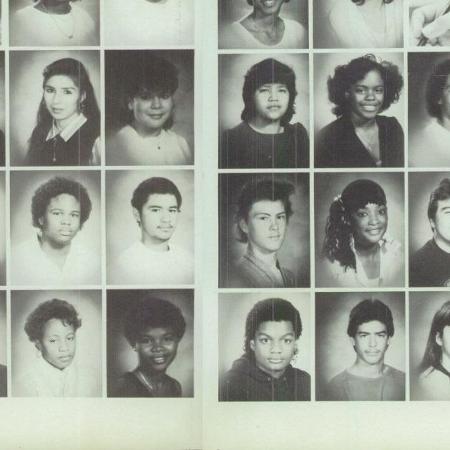 Robert Nieves' Classmates profile album