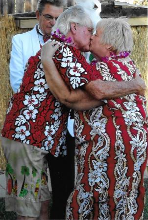 kissing after reaffirming vows