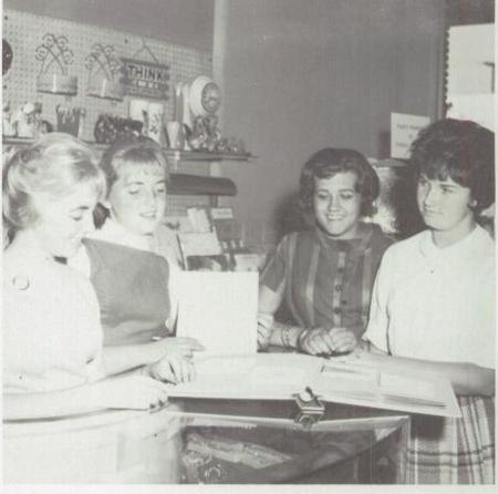 Phyllis Whitfield's Classmates profile album