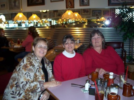 sisters: Linda, me, Rose