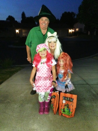 Bud, Shannon, Isabella, Sofia - Halloween 2012