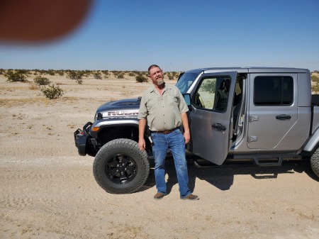 Out in the desert trying the 4×4 of our Gladia
