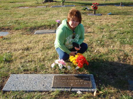 My Sister Etta's graveside in Independence