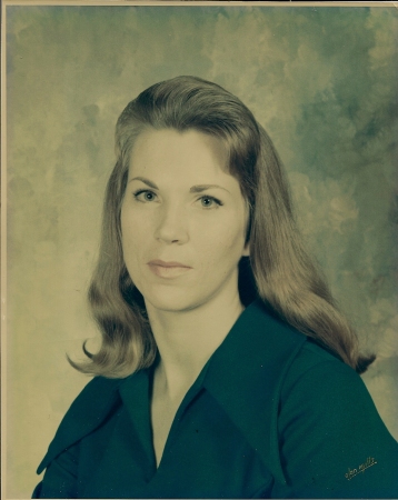 Nena Hyatt Robbins' Classmates profile album