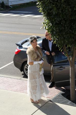 Arrival of the bride and her son.