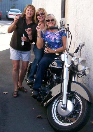 Girl Day Out with bikes, cigars and beers !