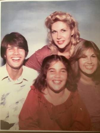 Mom 35, Michael 15, Debbie 14, Sharon 11. 1980