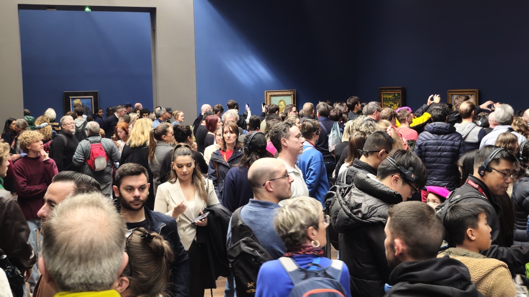 How crowded was the d'Orsay Van Gogh gallery? 