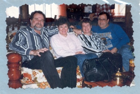 The 4 Pitt siblings 2 yrs before Brian died