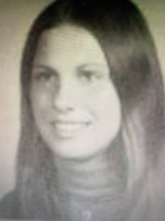 Linda Hayes' Classmates profile album