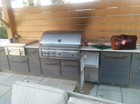 An outdoor kitchen