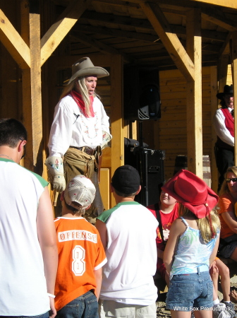 Calamity on set at Deadwood