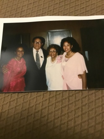 Glenda  and Phyllis with mother and father 