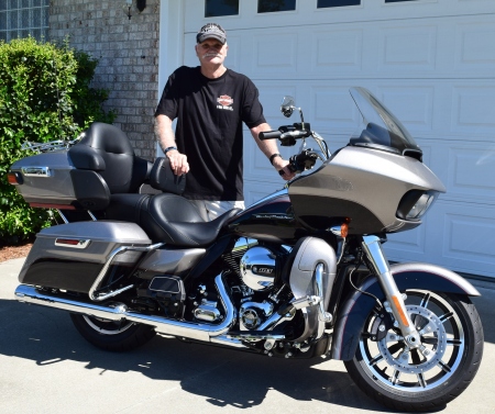 Jerry's 1915 HARLEY DAVIDSON Road glide ultra