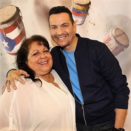 Meeting Latin singer Victor Manuelle 4/2015