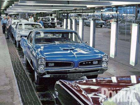 Baltimore GM Plant photo of a Pontiac coming of the line