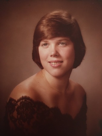 Linda Hunt's Classmates profile album