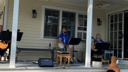 6' appart back porch music during covid
