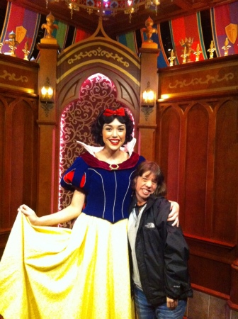 Kira with Snow White/Disneyland