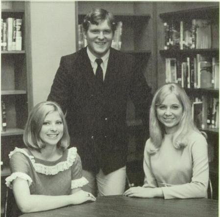 Linda Davis' Classmates profile album